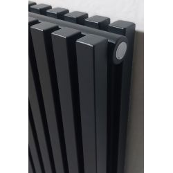 Grzejnik pionowy SQD czarny 1800 mm – stalowy, panelowy